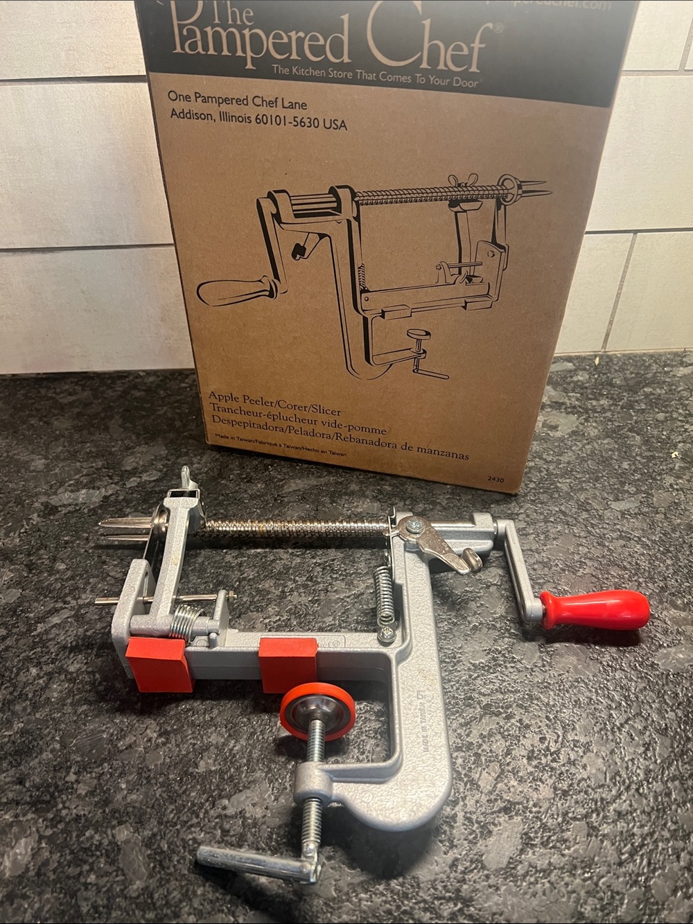 Pampered Chef Apple Peeler Corer Slicer. Fall apples!! Apple pie!!!